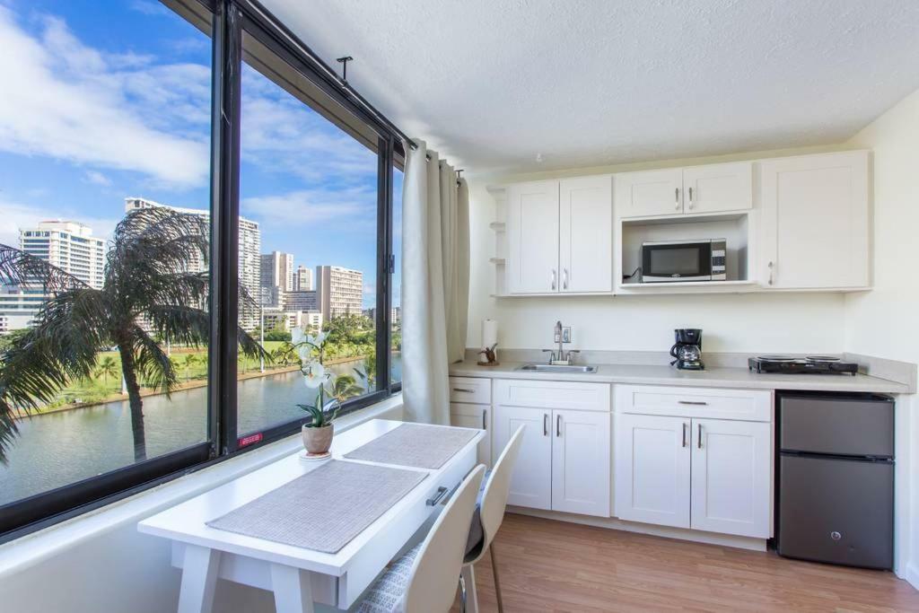 Hawaiian Monarch Upgraded Modern Studio Гонолулу Екстер'єр фото