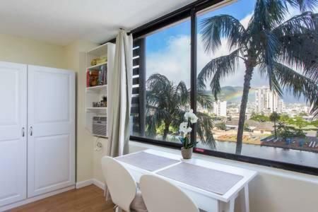 Hawaiian Monarch Upgraded Modern Studio Гонолулу Екстер'єр фото